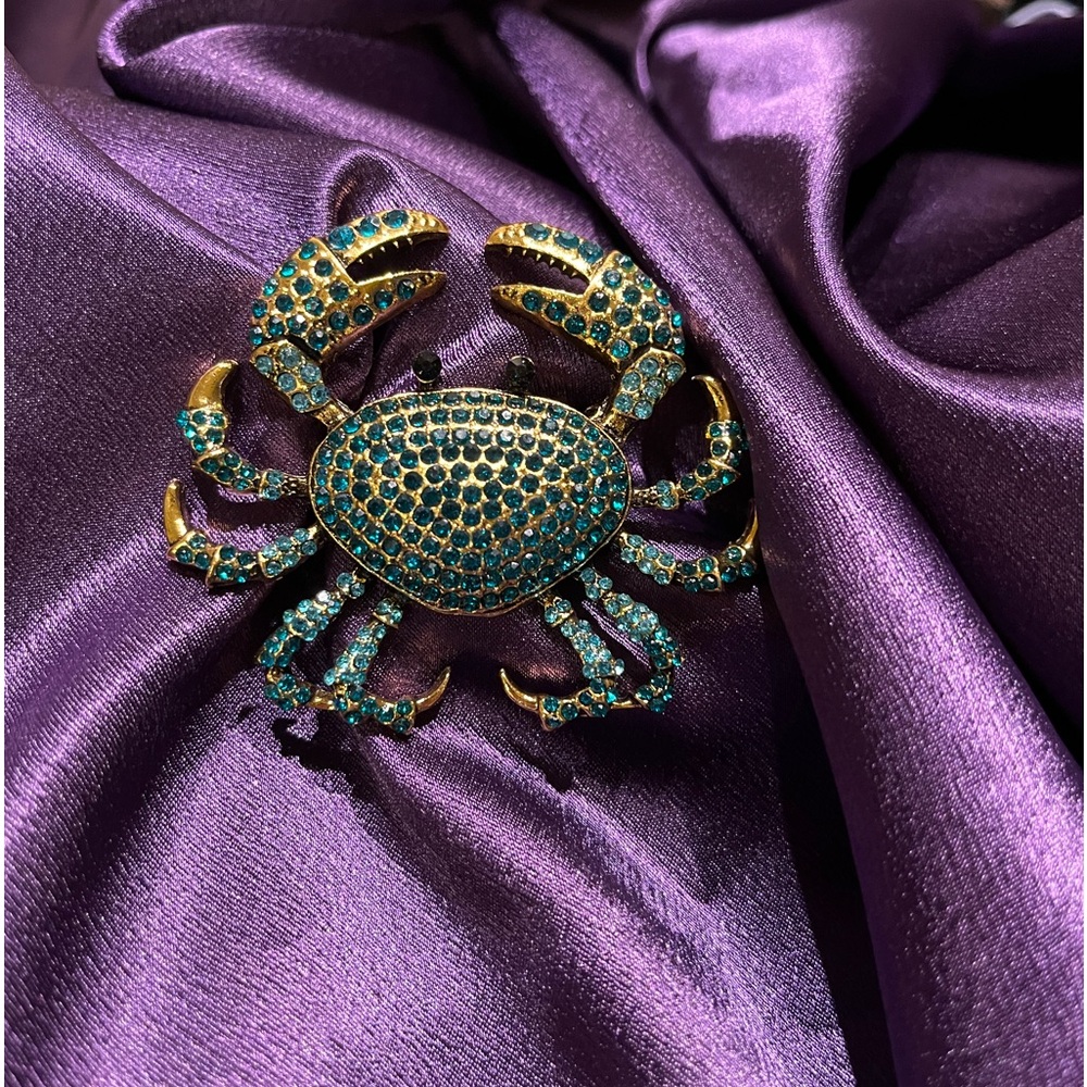 NWOT Teal Crystal and gold Crab Brooch